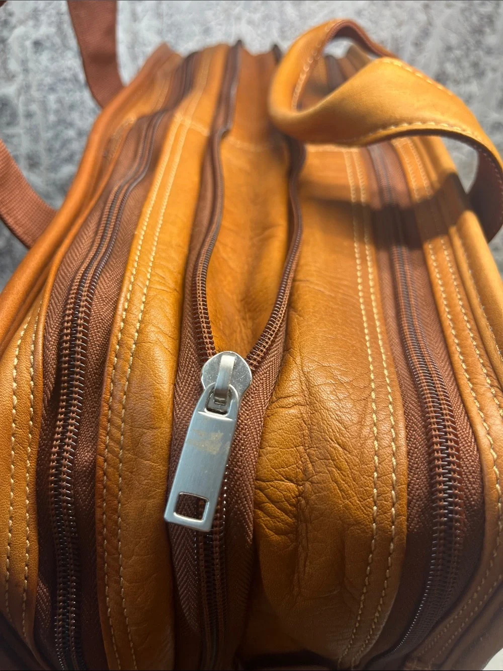 Wilsons Tan Leather Messenger Padded Laptop Bag Briefcase Strap & Pockets NEW